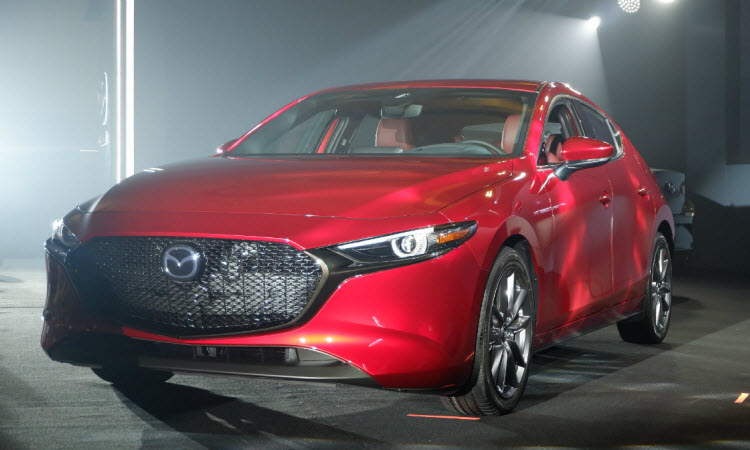 Mazda Việt Nam cập nhật phần mềm phanh SBS trên Mazda3 rượu vang